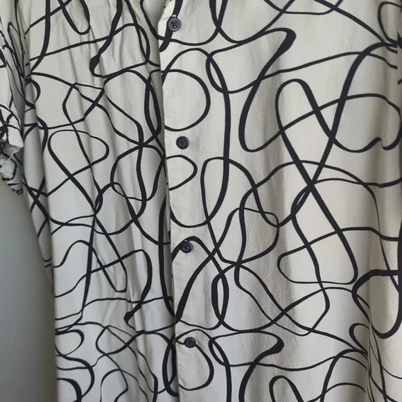 ASOS. Abstract Patterned. Men's Button Down. Size Medium. - Picture 3 of 7